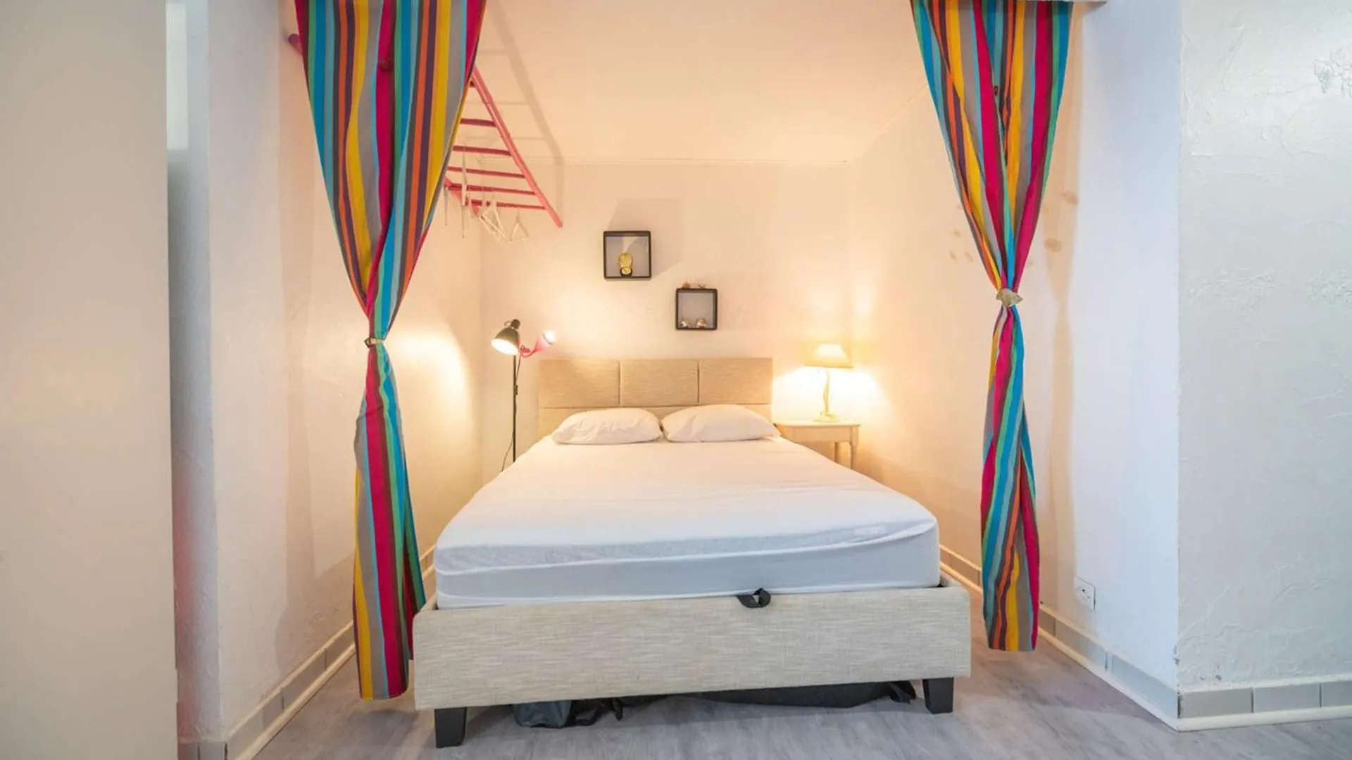 T2- Pied Dans L'Eau- Clim Apartment Le Lavandou 0*,  France